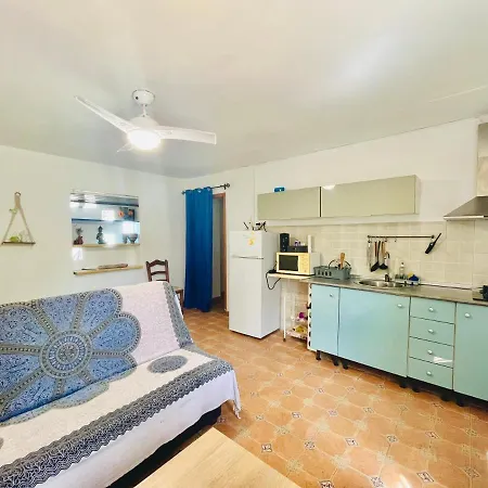 Holiday home Estudio Adosado Con Jardin Y Parking Privado