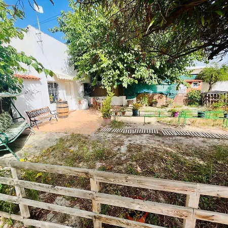 Estudio Adosado Con Jardin Y Parking Privado Holiday home